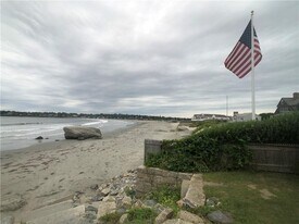 130 Purgatory Rd in Middletown, RI - Building Photo