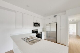 2038 Millennium Way in Hanford, CA - Building Photo - Building Photo