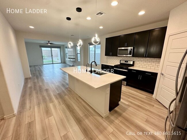 19842 W Badgett Ln in Litchfield Park, AZ - Building Photo - Building Photo