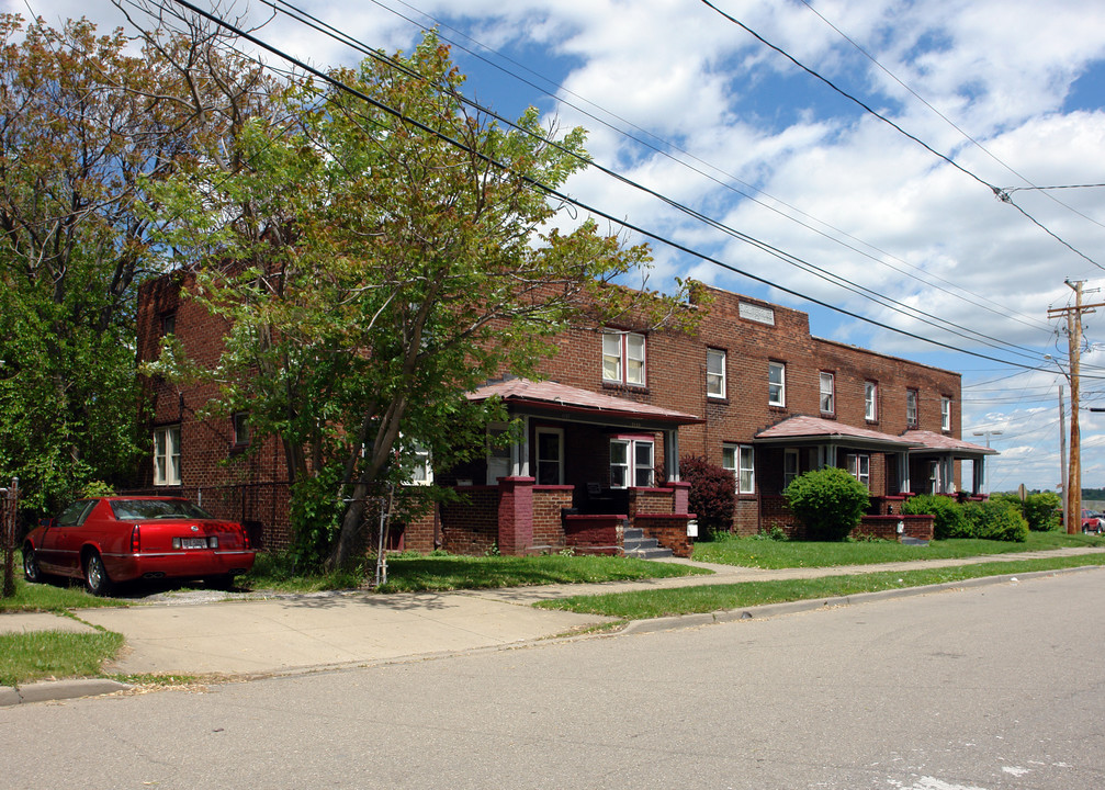 1137-1145 4th Ave in Akron, OH - Building Photo