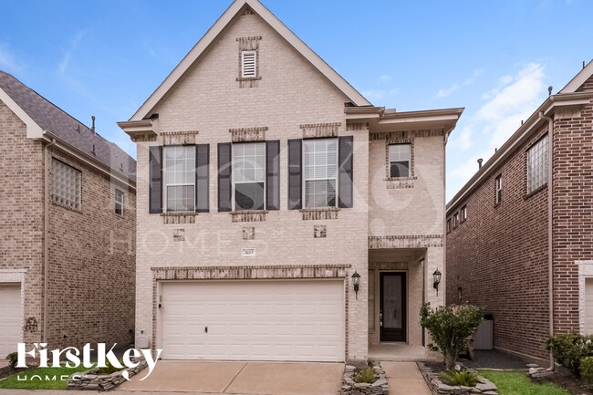 3215 Holly Thicket Dr