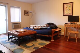 50 Craigie St, Unit 12 in Somerville, MA - Building Photo