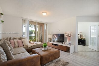 12160 St.Andrews Pl in Miramar, FL - Building Photo - Building Photo