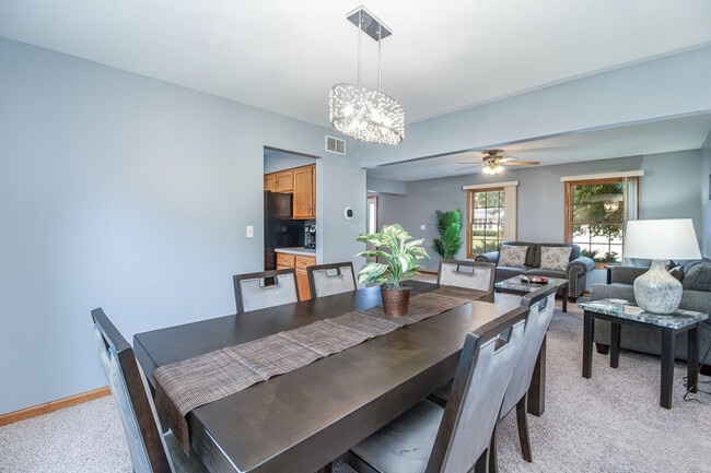 8057 Mason Ln, Unit SI ID1285020P in Woodridge, IL - Foto de edificio - Building Photo