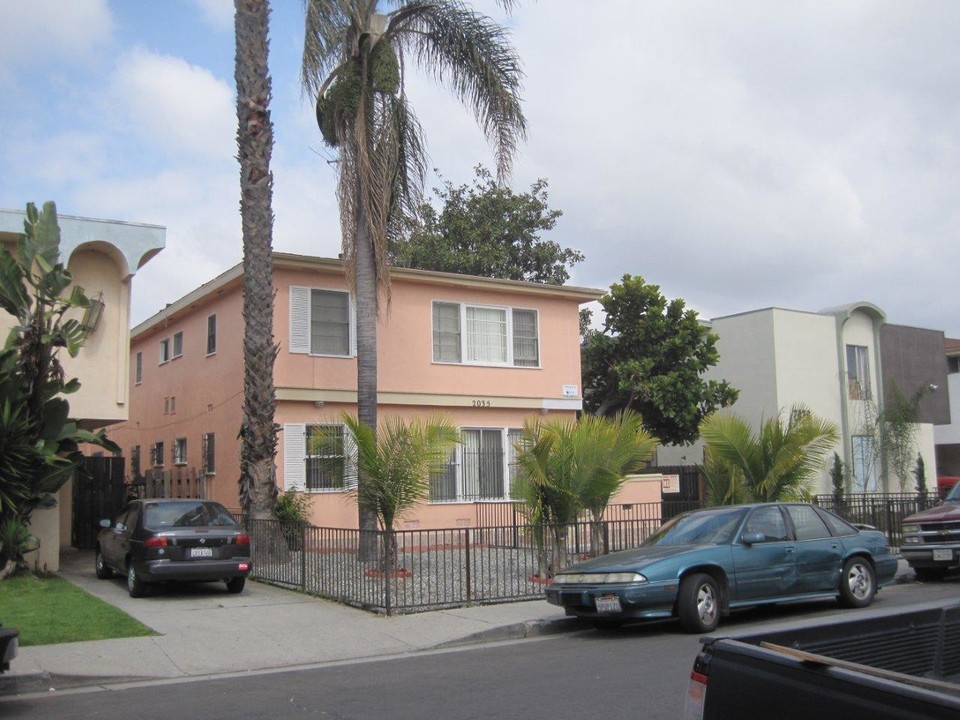 2035 S Holt Ave in Los Angeles, CA - Building Photo