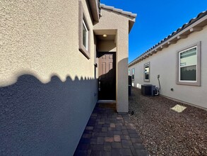 116 Ibiza Lk Dr in Henderson, NV - Building Photo - Building Photo