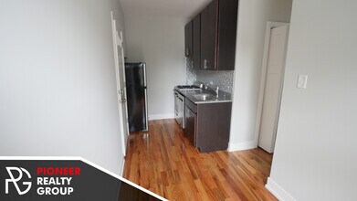 907 W George St, Unit 3 in Chicago, IL - Foto de edificio - Building Photo