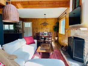 22374 Glenwood Dr in Crestline, CA - Building Photo - Building Photo