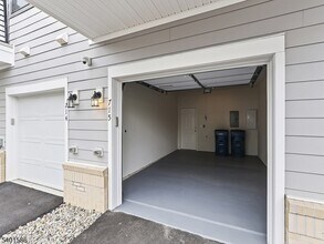 715 Parker Blvd in West Windsor Township, NJ - Foto de edificio - Building Photo