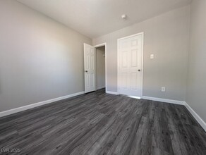 319 N 11th St in Las Vegas, NV - Foto de edificio - Building Photo