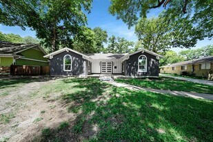 1029 Ray Andra Dr in Desoto, TX - Building Photo
