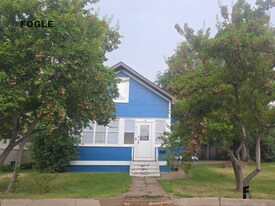 417 3rd Ave E in Williston, ND - Building Photo