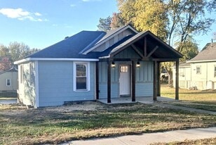 126 S Kimball St in Excelsior Springs, MO - Building Photo