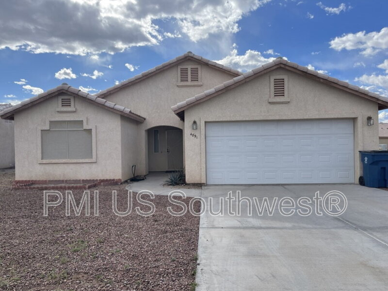 4891 S Rinaldi Dr in Fort Mohave, AZ - Building Photo