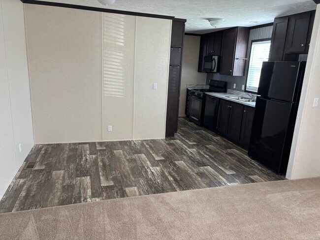 158 Washington in Belleville, MI - Building Photo - Building Photo