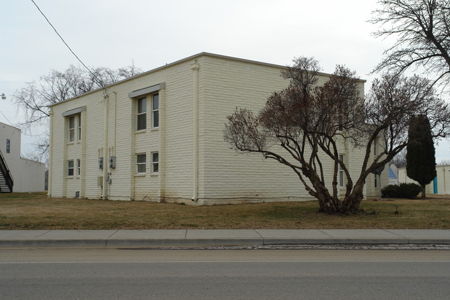 1835 E 8th St in Mountain Home, ID - Foto de edificio - Building Photo