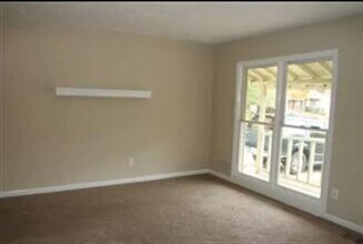 211 Dover Ct in Jonesboro, GA - Building Photo - Building Photo