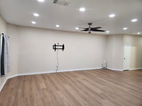 1548 Breanna Ln in Kyle, TX - Foto de edificio - Building Photo