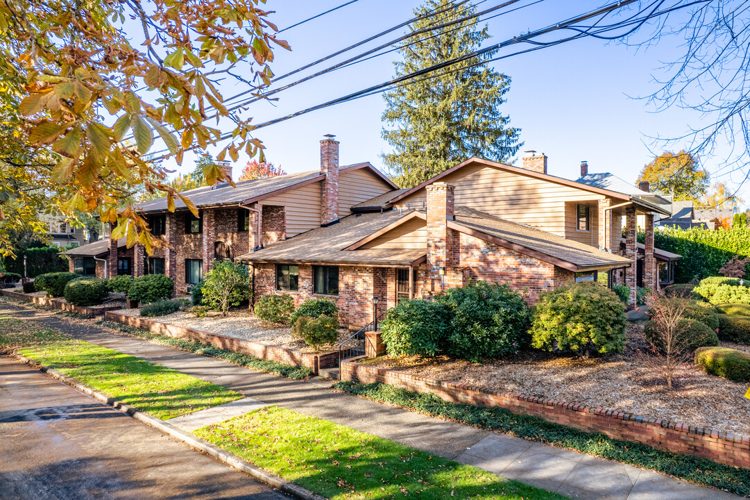 2517 NE Hancock St in Portland, OR - Building Photo