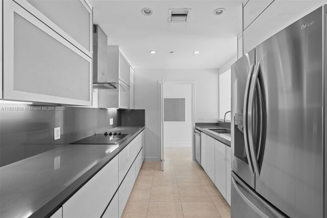 251 Crandon Blvd in Key Biscayne, FL - Building Photo - Building Photo
