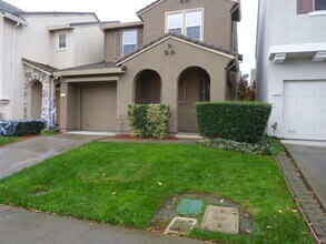 2371 Snowberry Cir in West Sacramento, CA - Building Photo - Building Photo