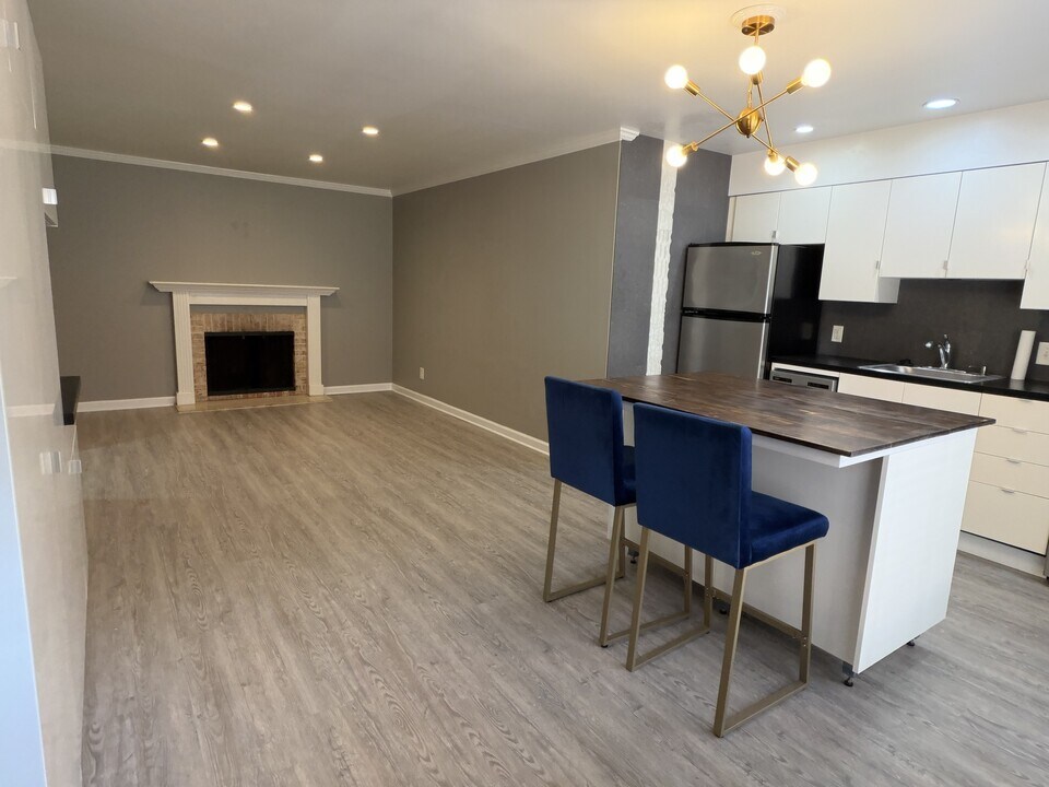 5121 W 75th St, Unit 1 in Prairie Village, KS - Foto de edificio