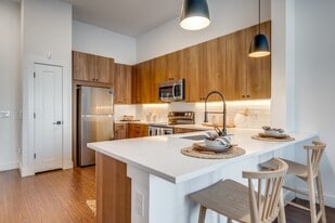 4600 Ross in Dallas, TX - Building Photo