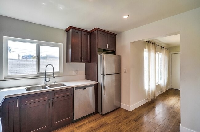 Long Beach Villas in Long Beach, CA - Building Photo - Building Photo
