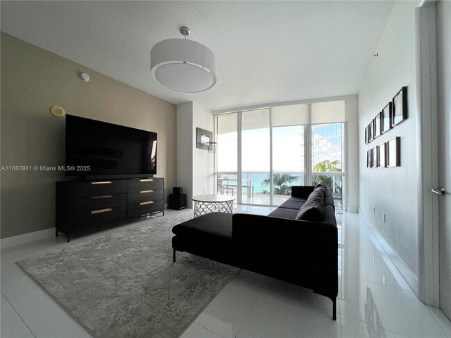 15811 Collins Ave, Unit 507 in North Miami Beach, FL - Building Photo - Building Photo