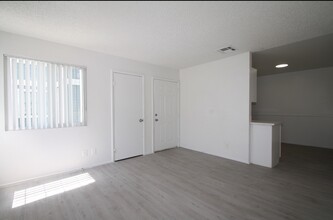 921 Snug Harbor St in Las Vegas, NV - Building Photo - Building Photo