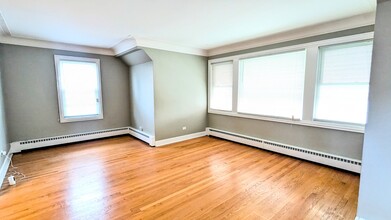 4919 N Mason Ave, Unit 2 in Chicago, IL - Foto de edificio - Building Photo