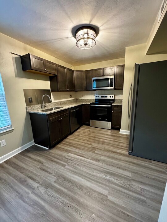 8570 Chesapeake Blvd in Norfolk, VA - Building Photo