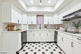 5 Millay Ct in Teaneck, NJ - Building Photo - Building Photo