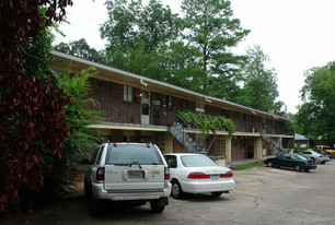 644 Idlewild Cir Apartments