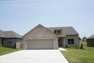 1814 N Oak St in Brookland, AR - Building Photo