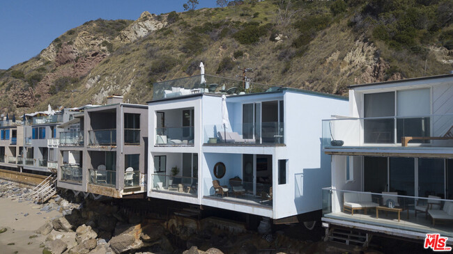 20610 Pacific Coast Hwy in Malibu, CA - Building Photo - Building Photo