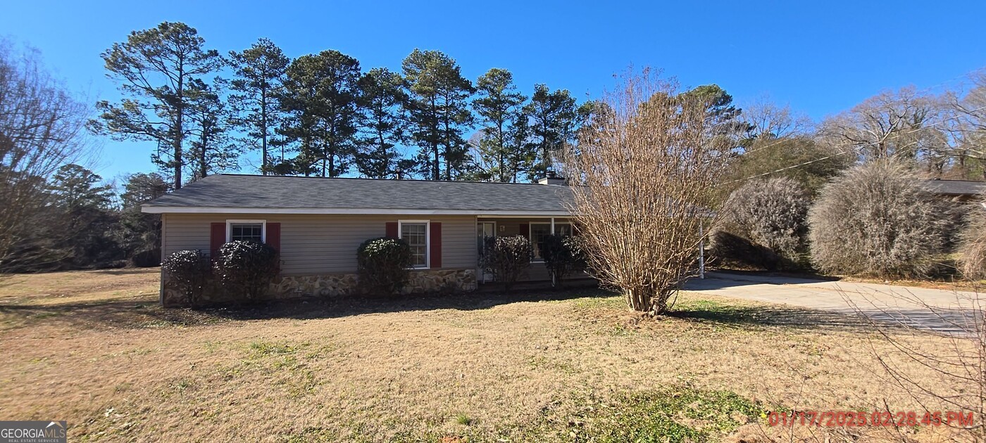 104 Fairview Dr in Stockbridge, GA - Building Photo