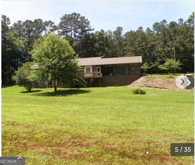 725 Holland Rd in Powder Springs, GA - Foto de edificio - Building Photo