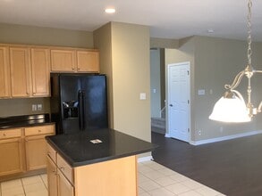 18690 Round Lake Rd in Noblesville, IN - Foto de edificio - Building Photo