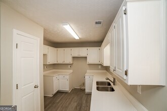 1097 Hidden Brook Trail in Atlanta, GA - Foto de edificio - Building Photo