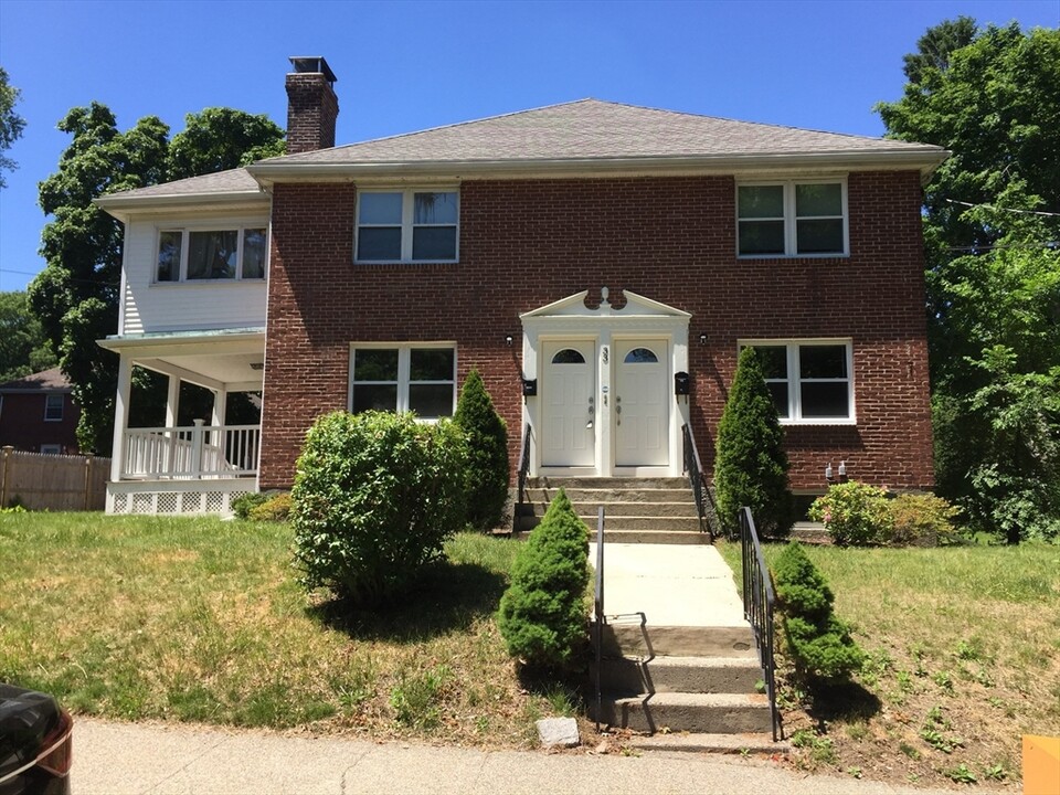 33 Blake St in Newton, MA - Building Photo