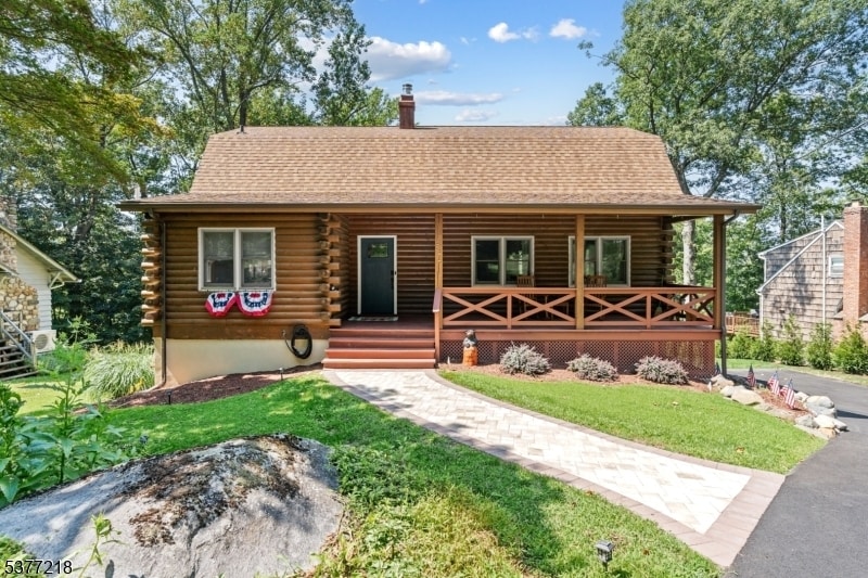 378 Springbrook Trail in Sparta, NJ - Building Photo