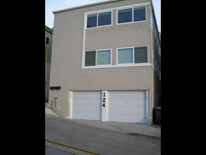 124 45th St, Unit A in Manhattan Beach, CA - Building Photo - Building Photo