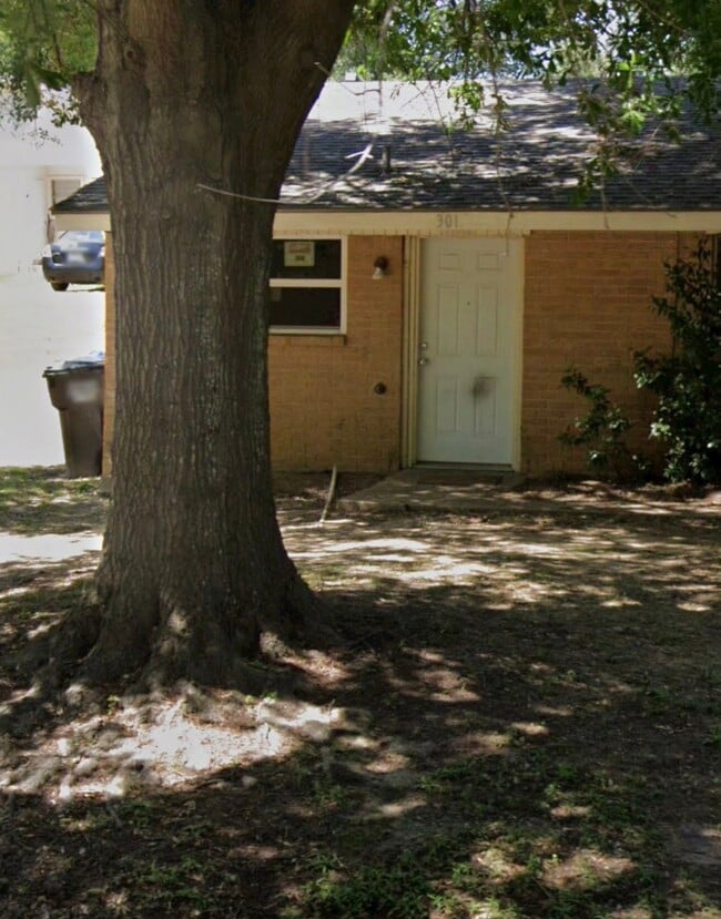 301 E Arden Dr