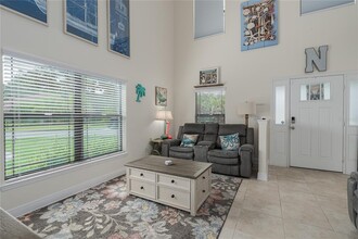 8825 52nd Ave E in Palmetto, FL - Foto de edificio - Building Photo