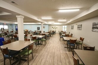 Nora Commons on the Monon Senior Apartments in Indianapolis, IN - Foto de edificio - Building Photo