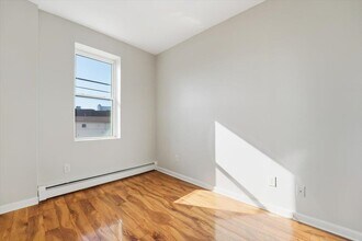 314 Paterson Plank Rd in Union City, NJ - Building Photo - Building Photo