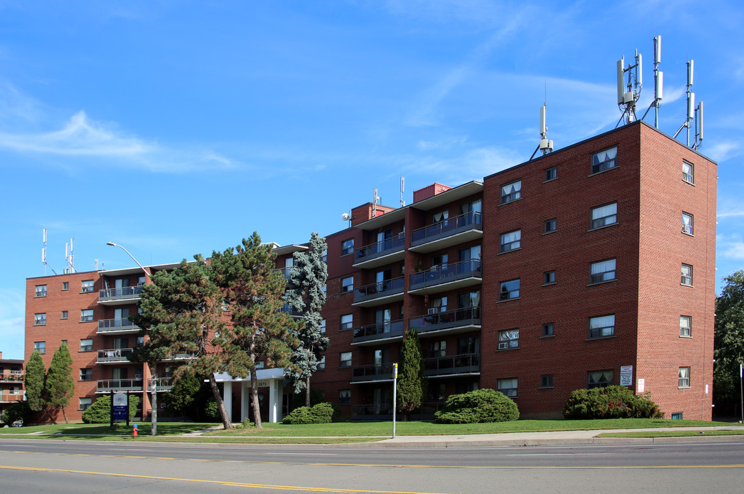 King Suites in Hamilton, ON - Building Photo