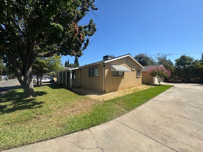 2720 Larry Ln in Carmichael, CA - Building Photo - Building Photo