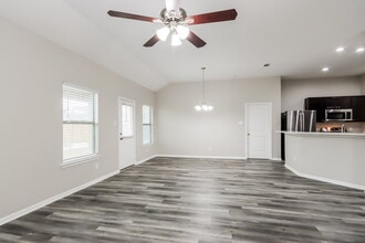 21447 Sullivan Forest Dr in Porter, TX - Foto de edificio - Building Photo